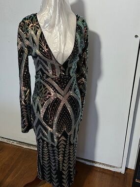 Love and lemonade Sequin Embellished Black V-Neck Evening Dress size medium nwt